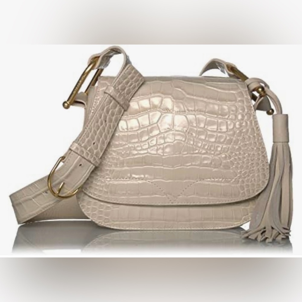 Vince Camuto leather purse in Seashell